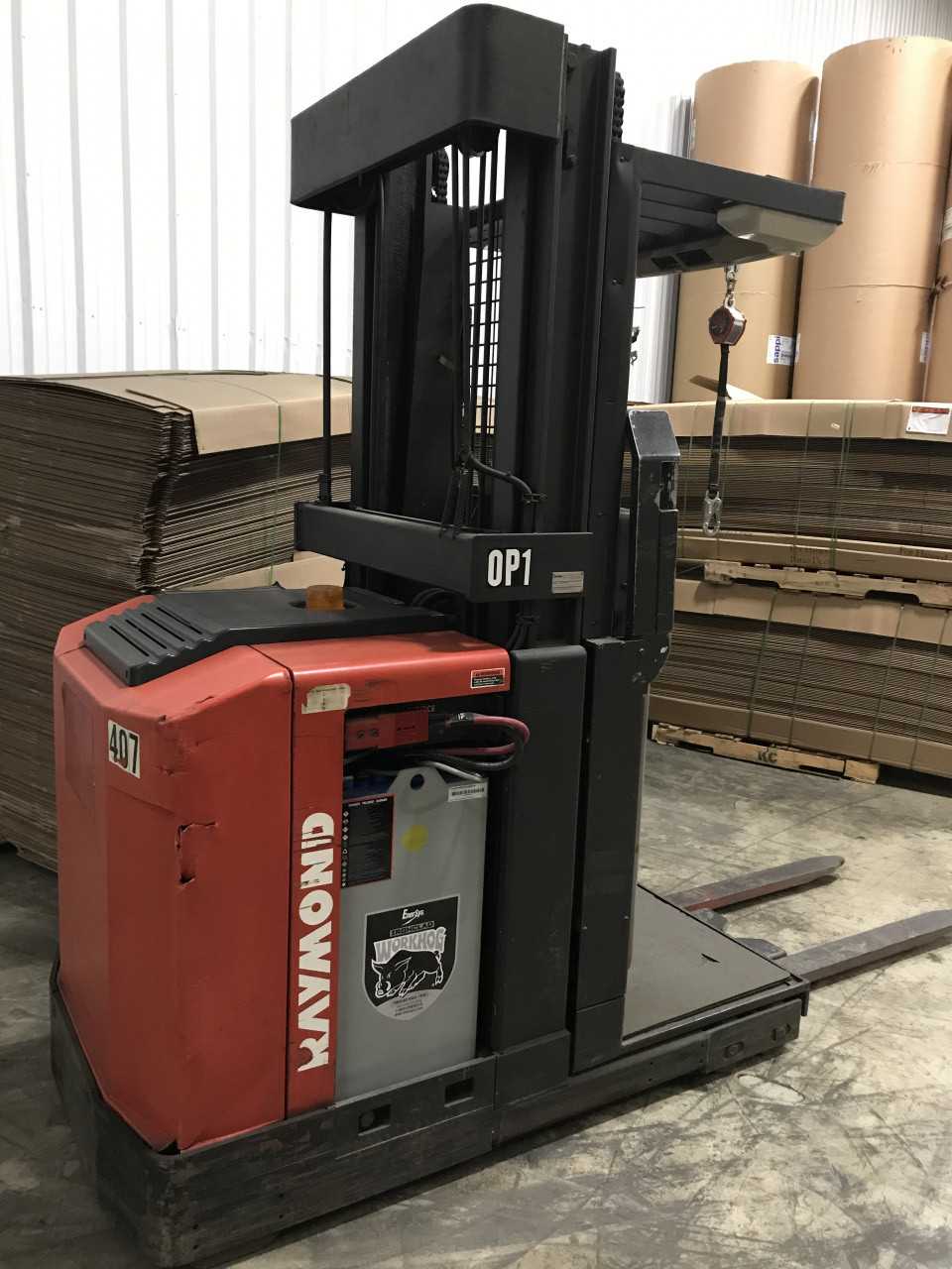 Raymond EASI-OPC30TT order picker, Stevens Point, WI - ORDER PICKER
