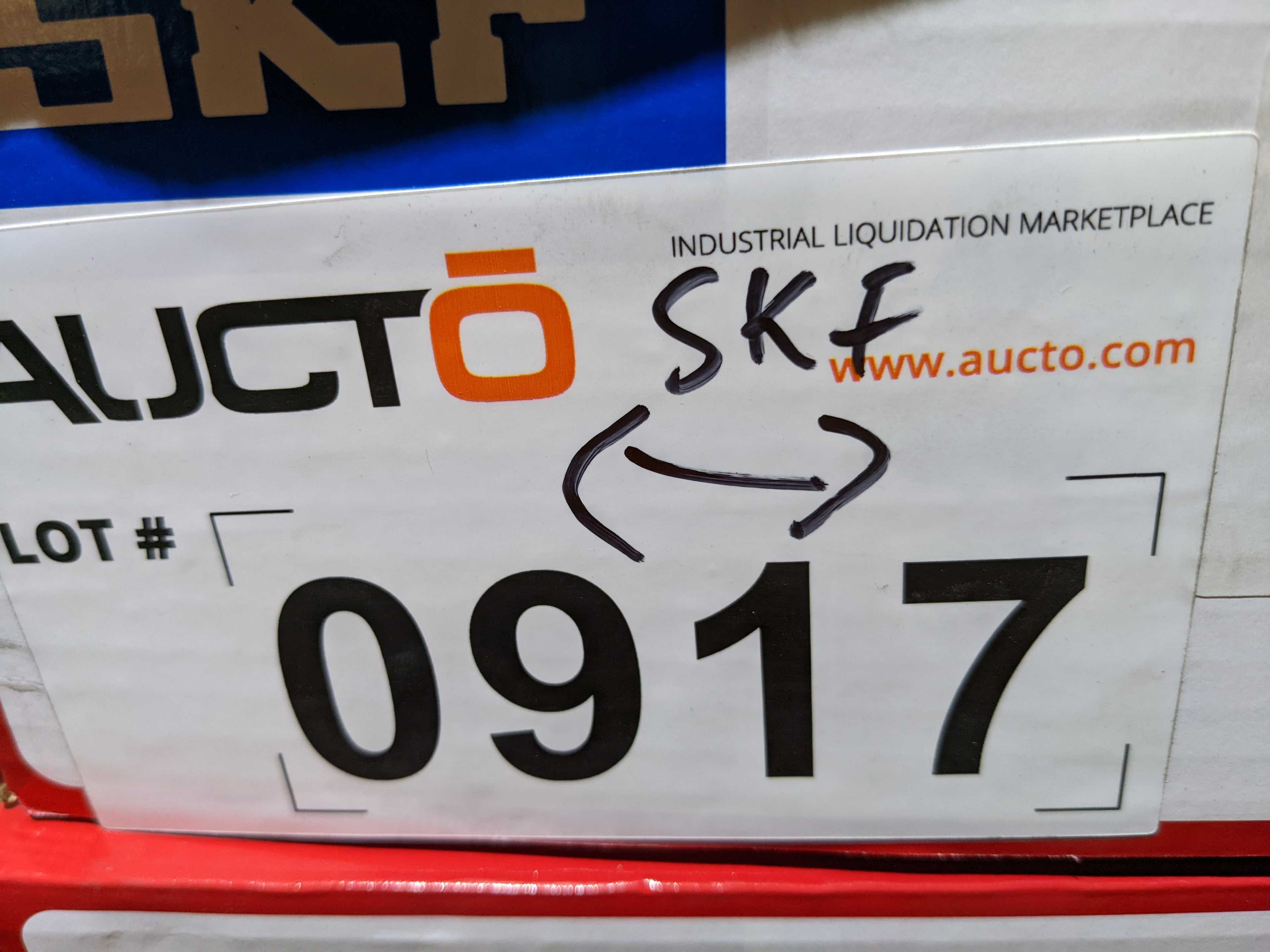 LOT OF BEARINGS AND SLEEVES - BEARINGS