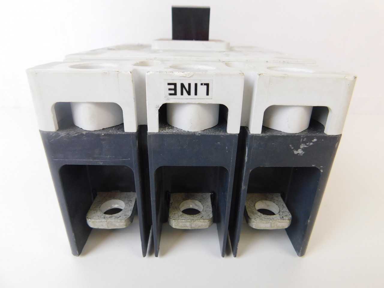 Quantity of 2x LGE3630NN 3P 630A 120/240VAC Molded Case Circuit Breakers - CIRCUIT BREAKERS