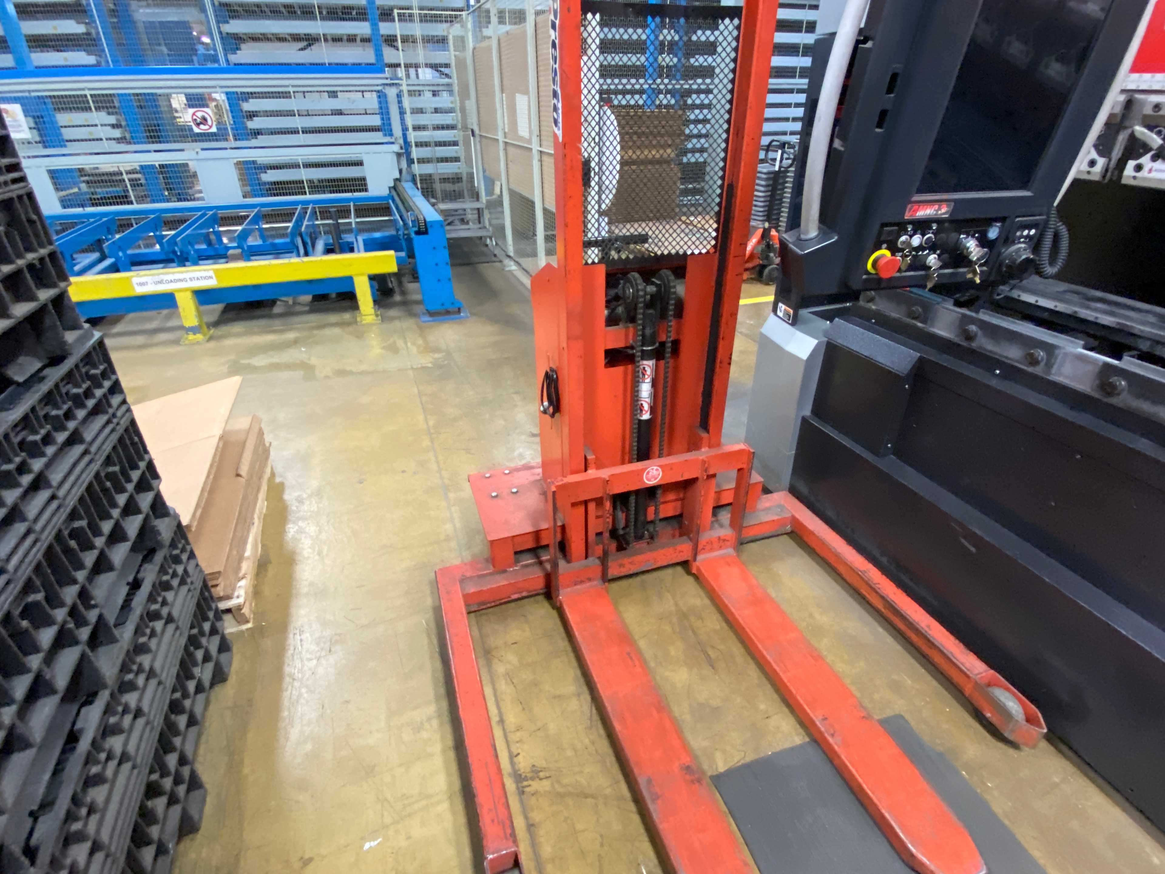 PRESTO LIFTS WPS5035-20 2,000 LB CAP LIFT - FORKLIFTS