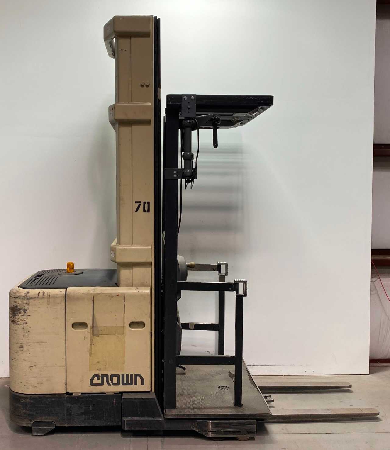 CROWN SP3020-30 3000LB 276IN 24V-DC ORDER PICKER - MATERIAL HANDLING CROWN SP3020-30 3000LB 276IN 24V-DC ORDER PICKER - MATERIAL HANDLING