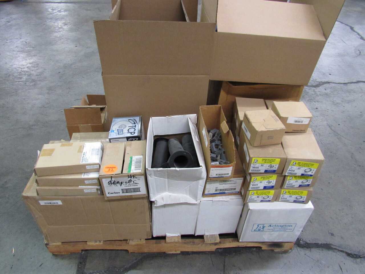 Pallet of 842x Assorted Lights, LEDs, Electrical Conduit/Fittings, Electric Fans, Switches & More - ELECTRICAL COMPONENTS