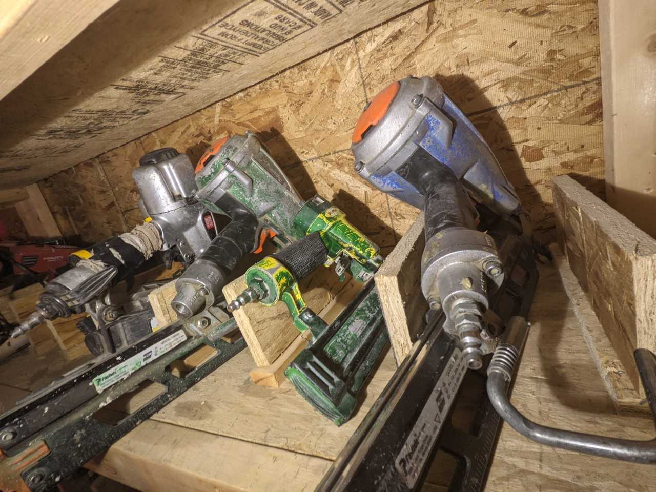 Lot of 6 Pneumatic nail gun - PNEUMATIC POWER TOOL