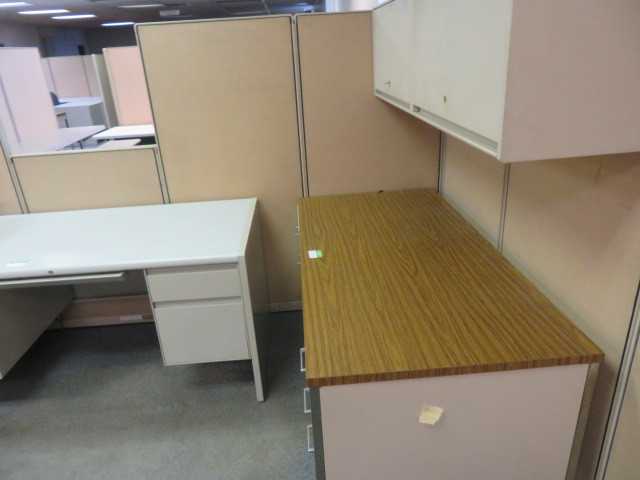 Office Furniture and Panels, Lot - MISCELLANEOUS