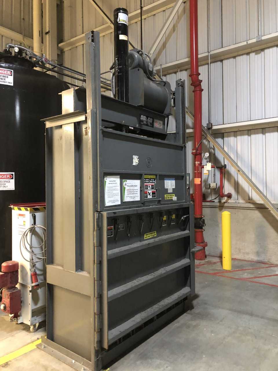 Selco Baler Model V5-11D - BALERS