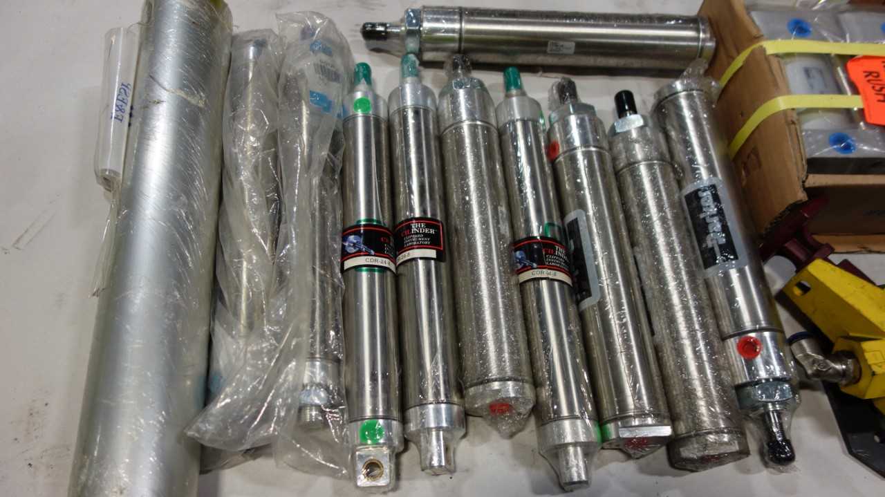 LOT OF ASSORTED PNEUMATIC CYLINDERS AND VALVES, CLIPPARD, ROSS, SMC - PNEUMATIC PARTS