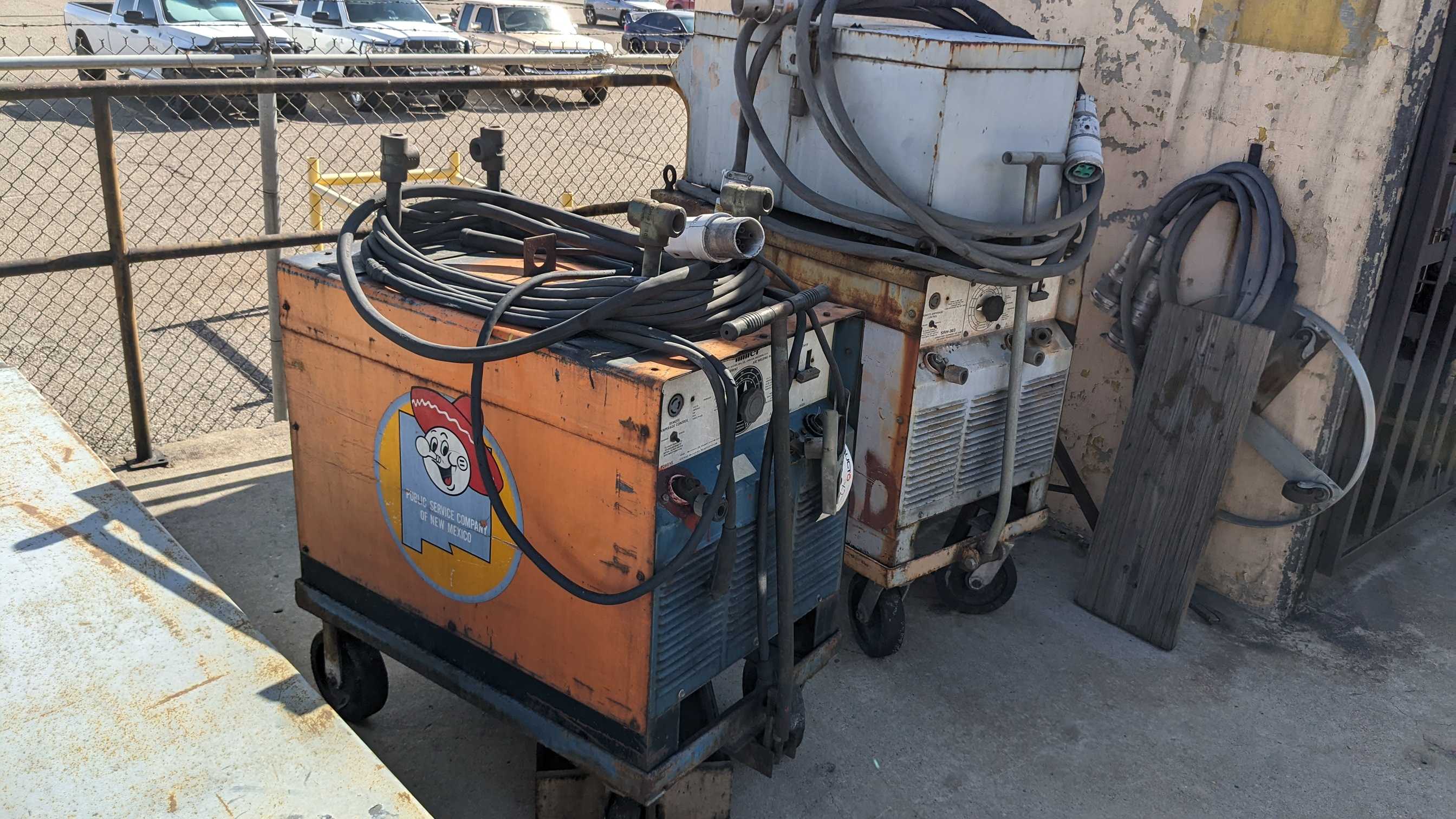 LOT OF TWO WELDERS - WELDING EQUIPMENT LOT OF TWO WELDERS - WELDING EQUIPMENT