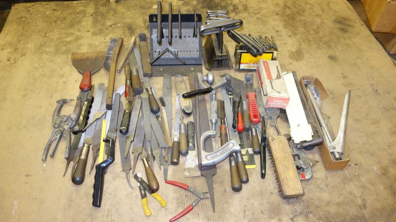 LOT OF ASSORTED GENERAL USE HAND TOOLS, FILES, HANDLE HEX KEY SETS, BRUSHES, CLAMPS, SCRAPPERS - HAND TOOLS