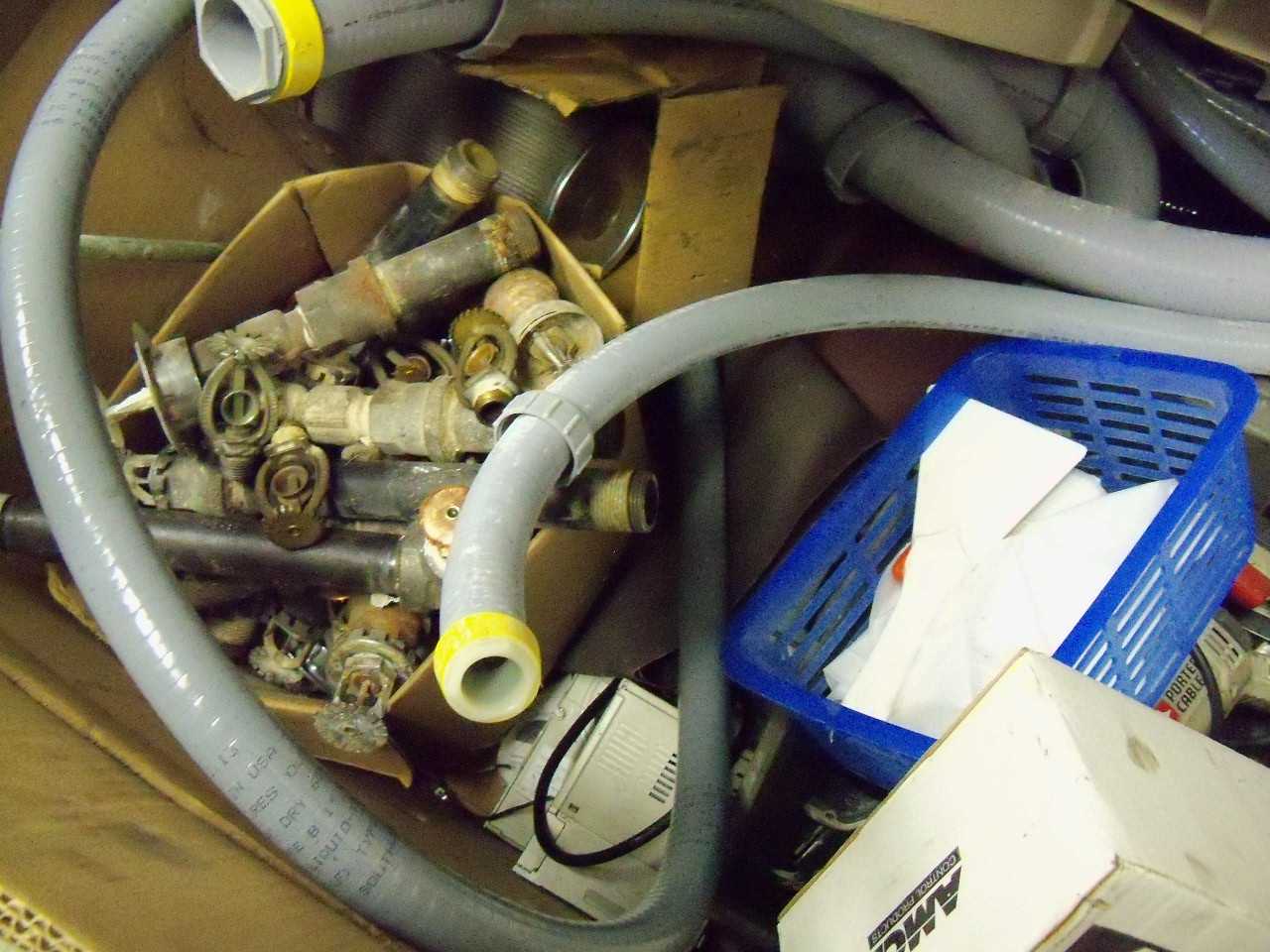 Lot of miscellaneous Shop items - MATERIAL HANDLING