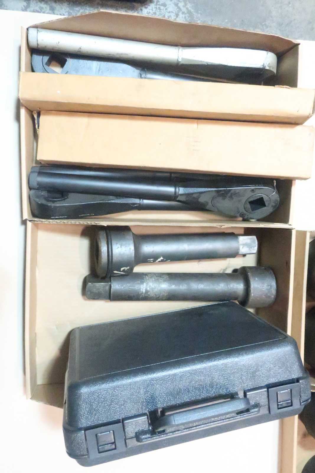 LOT OF ASSORTED HAND TOOLS- POP-A-PLUG REMOVAL TOOL, RACHETS, DRIVER EXTENSIONS- CURTISS-WRIGHT, LOWELL, POWERHOUSE - HAND TOOLS