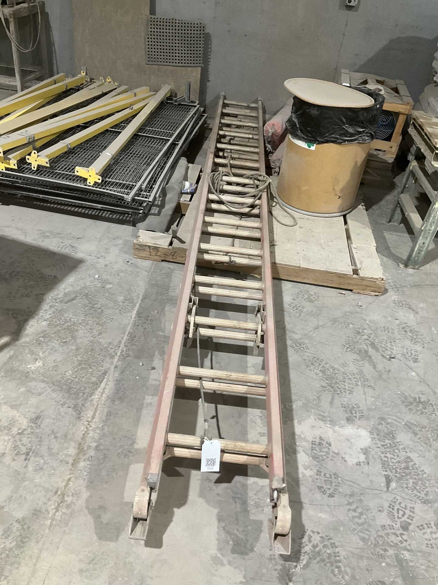 WERNER D6228-2 LADDER - LADDERS