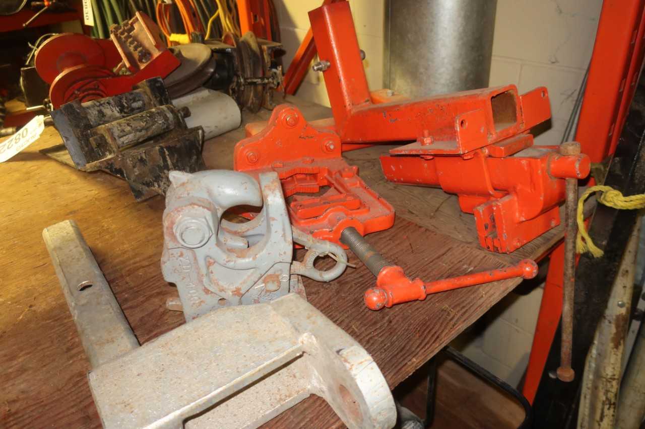 LOT OF 3 ASSORTED VICE ASSEMBLIES, PIPE VICE, HITCH MOUNT VICE - ELECTRIC POWER TOOLS