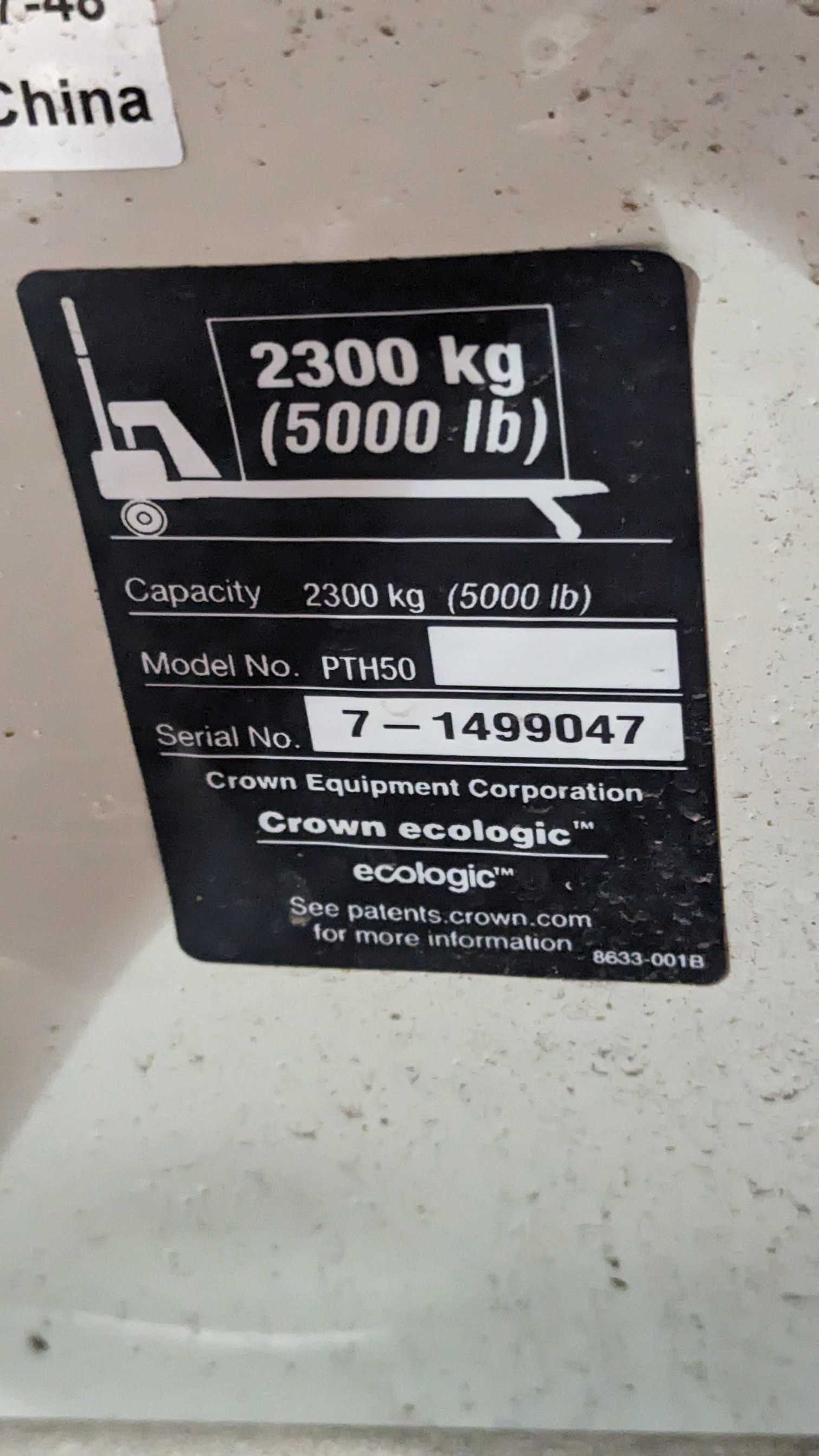 Crown PTH50 5000 lb Pallet Jack - MANUAL PALLET JACKS