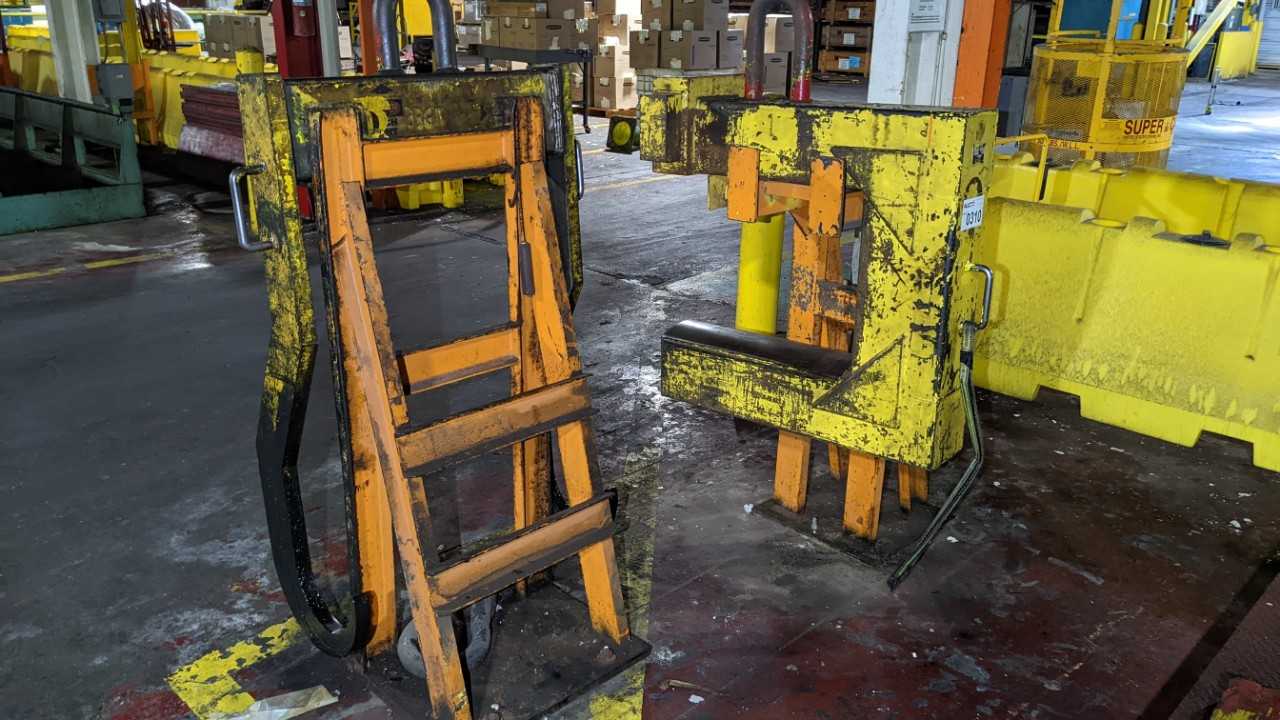 Lot of 2 20,000lbs coil lifters with stands model 9789LCD Cady lifters - MACHINING ACCESSORIES & TOOLING Lot of 2 20,000lbs coil lifters with stands model 9789LCD Cady lifters - MACHINING ACCESSORIES & TOOLING