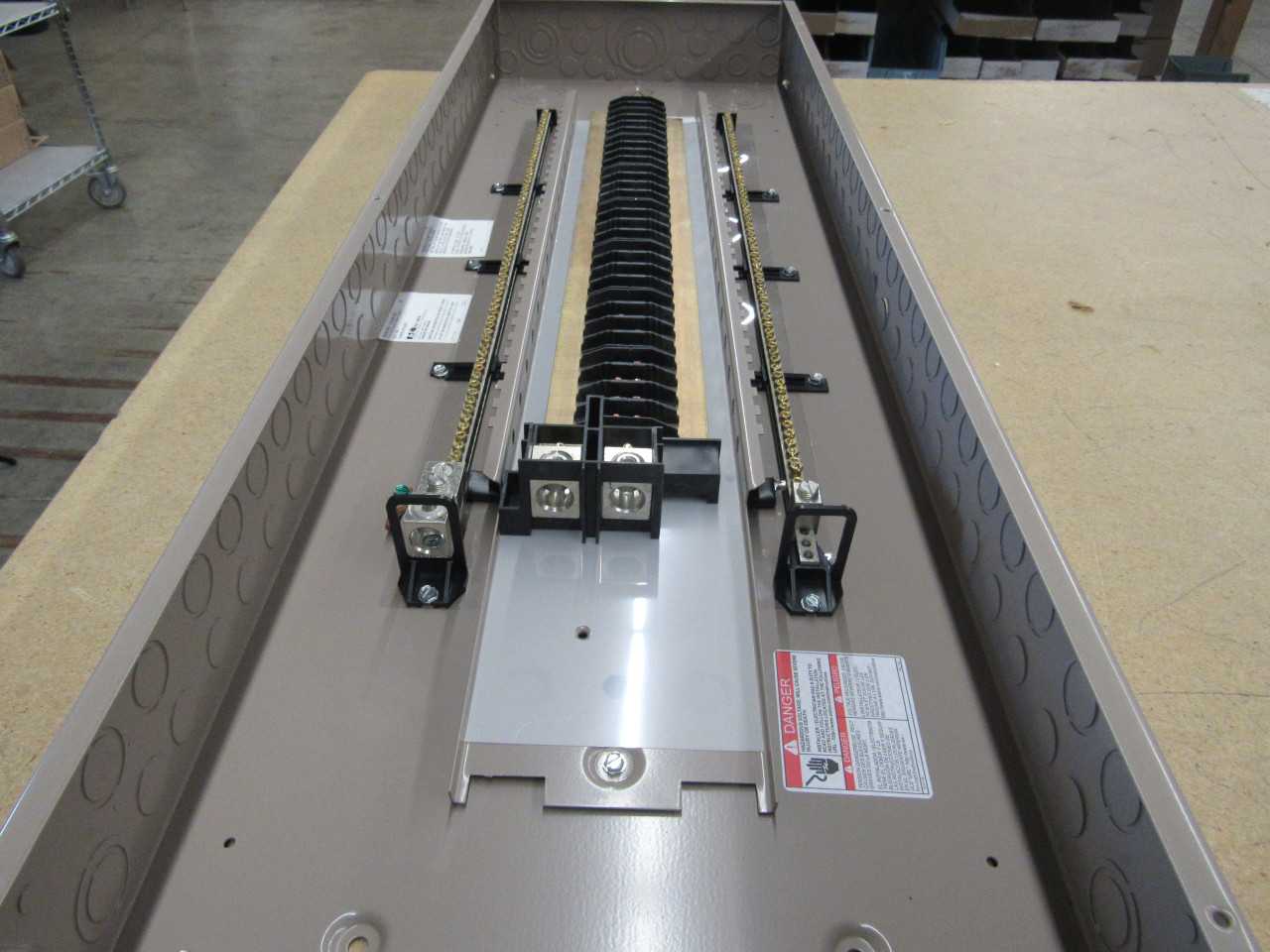 Lot of 1x CH60NLPN225N Electrical Loadcenter - ELECTRICAL COMPONENTS