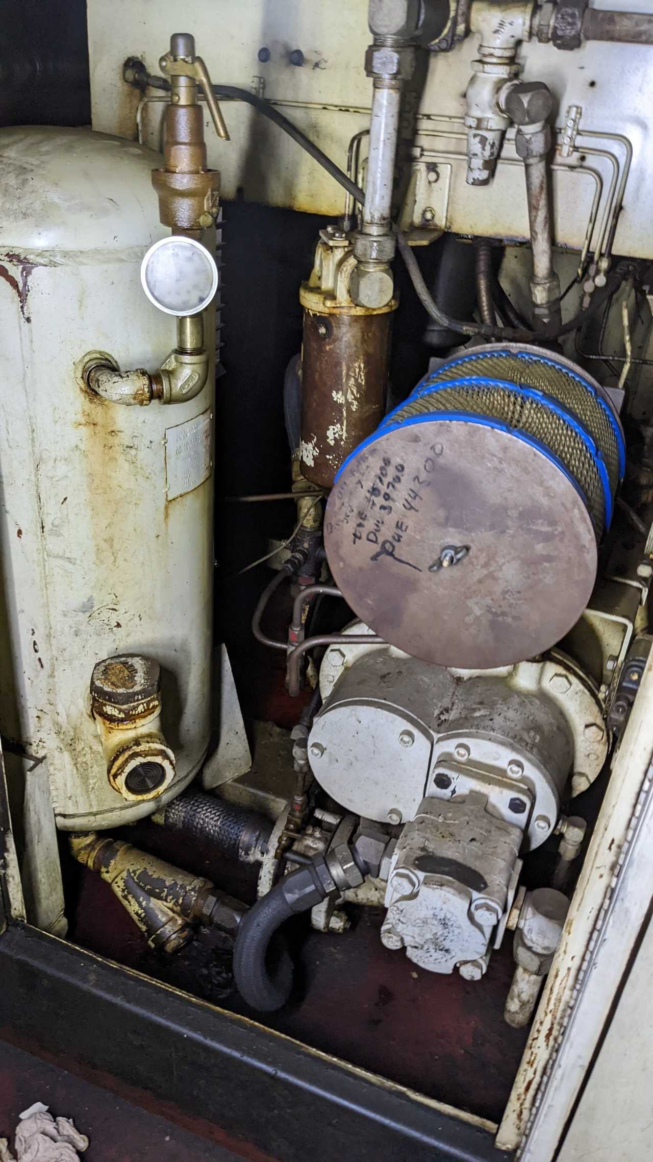 Ingersoll Rand compressor model ssr3001-AAD5 300 CFM - AIR COMPRESSORS