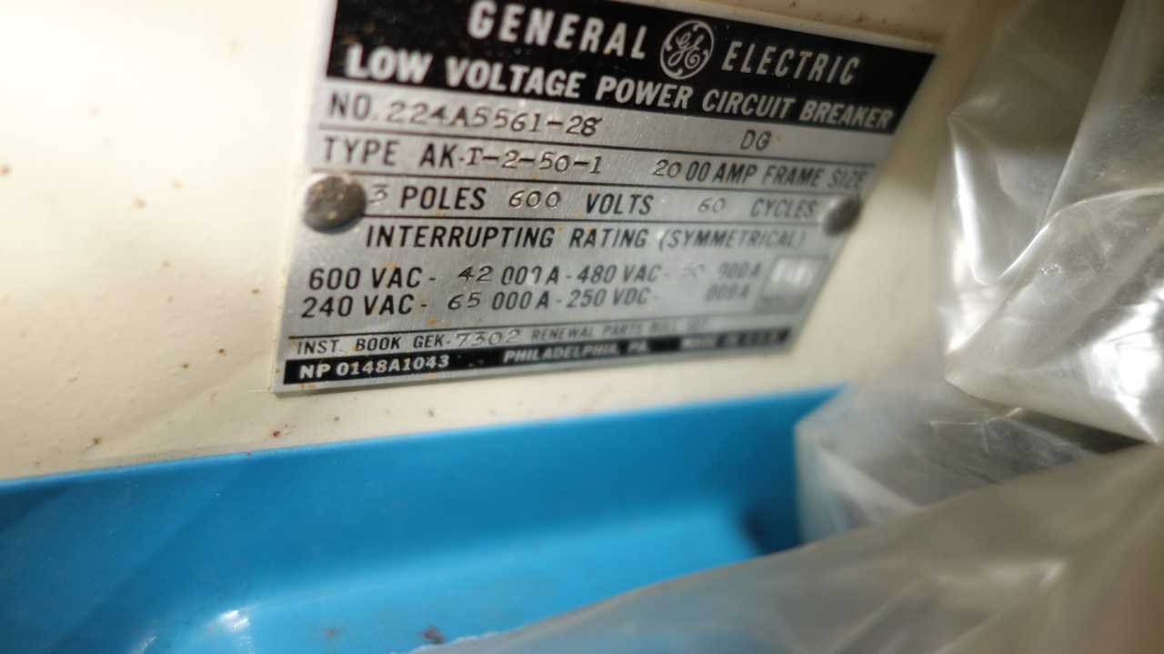 LOT OF ASSORTED SPARE GENERAL ELECTRIC BREAKERS - CIRCUIT BREAKERS