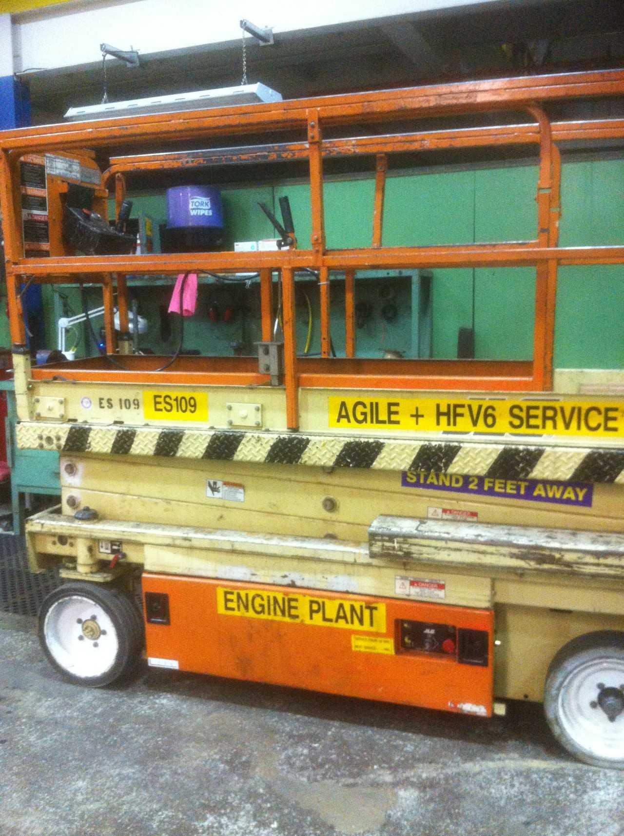 JLG Scissor 2033E Scissor Lift - SCISSOR LIFTS