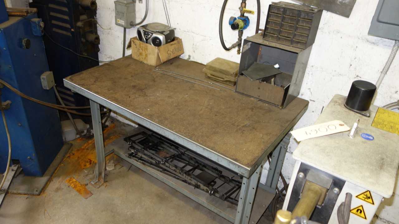 PROFESSIONAL STEEL TABLE DESK WITH CONTENTS - PLANT & FACILITY