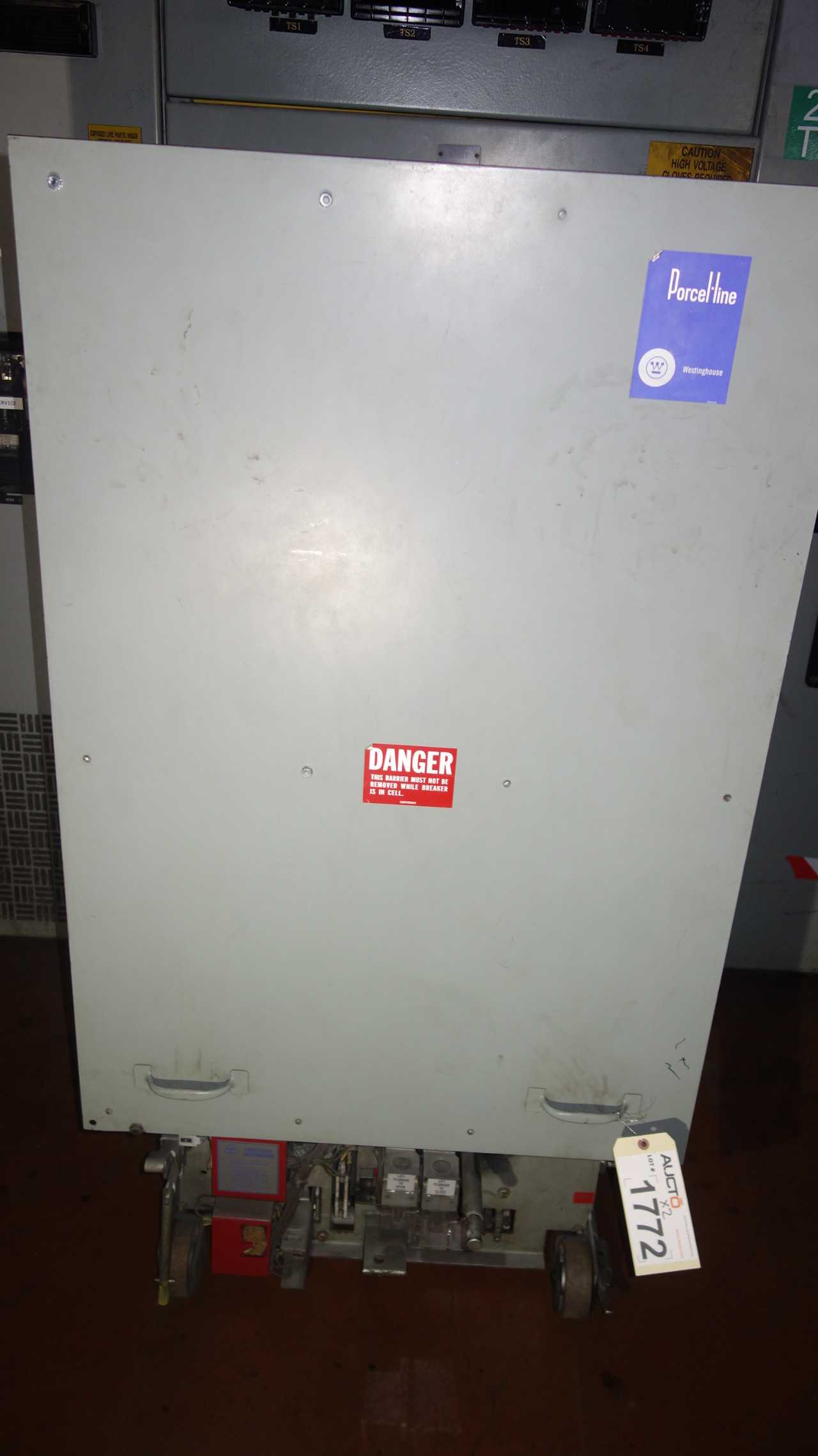 LOT OF 2 WESTINGHOUSE 50DHP250 3000A BREAKERS - CIRCUIT BREAKERS