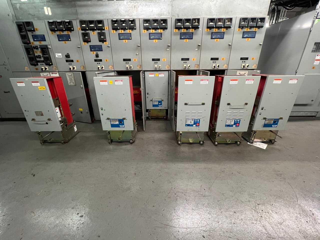 5x Eaton VSR vacuum breakers - CIRCUIT BREAKERS