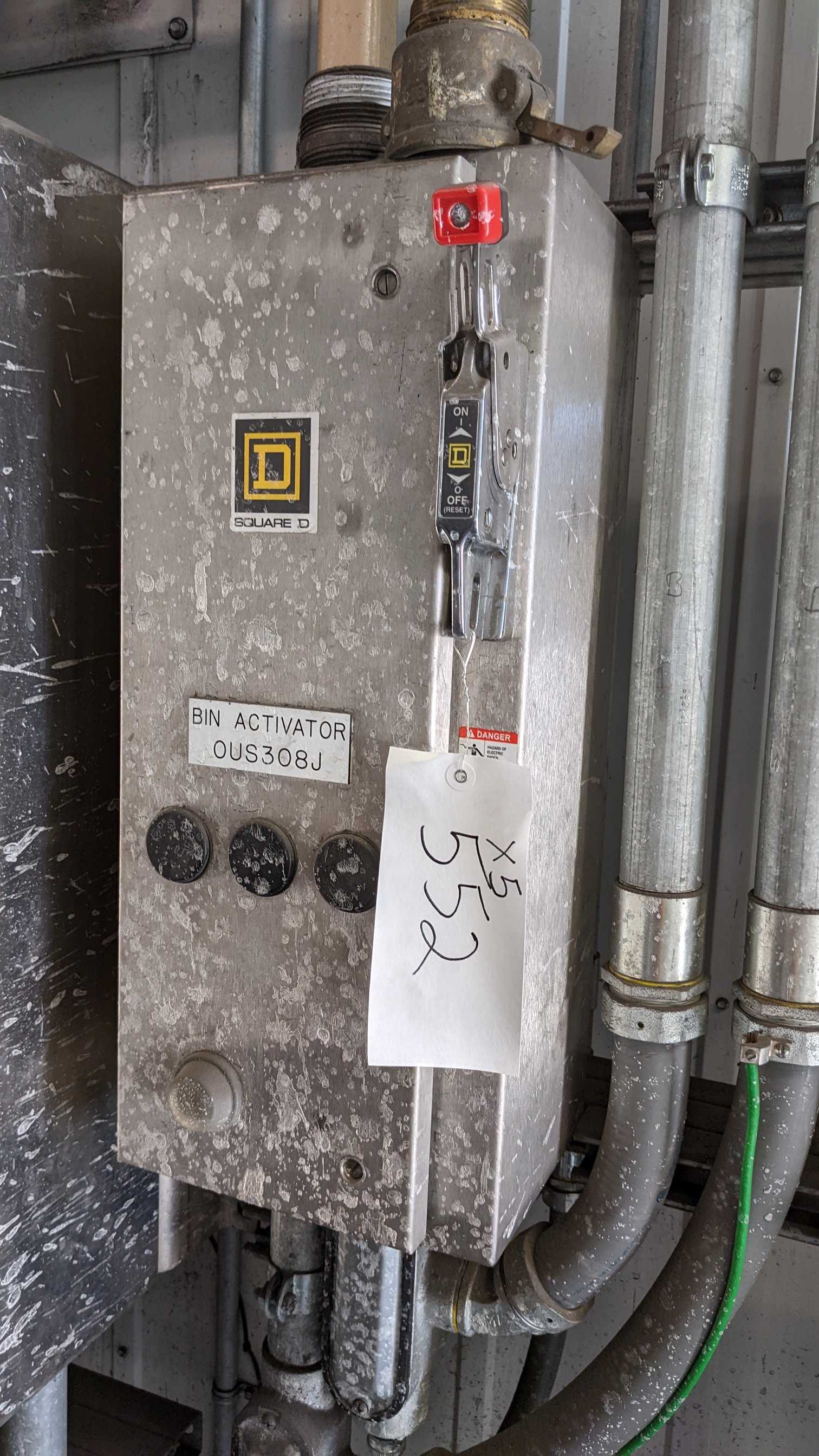 LOT OF 5 SQUARE D DISCONNECT PANELS - DISCONNECT SWITCHES