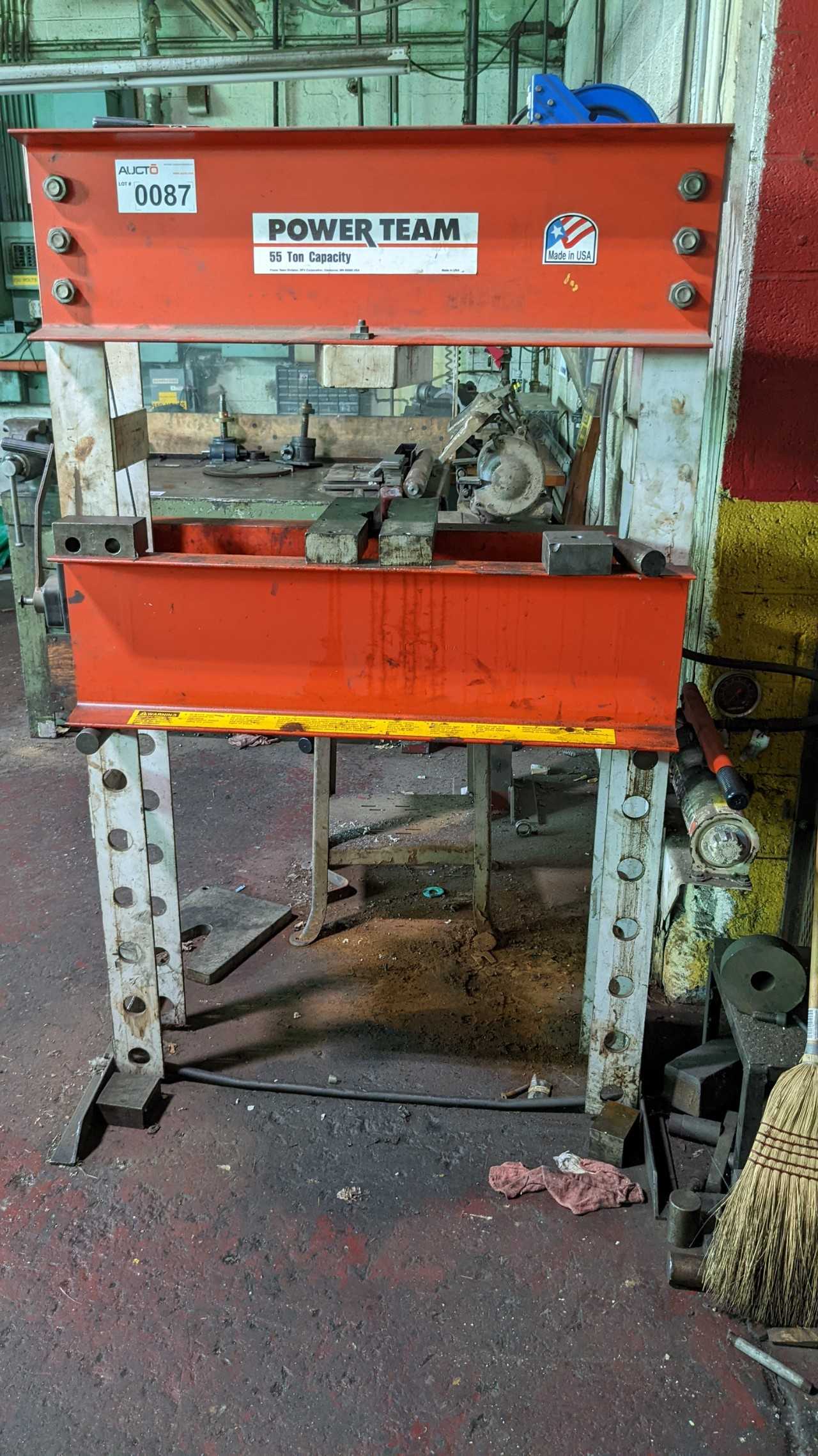 Power team 55 ton capacity hydraulic press - PRESSES