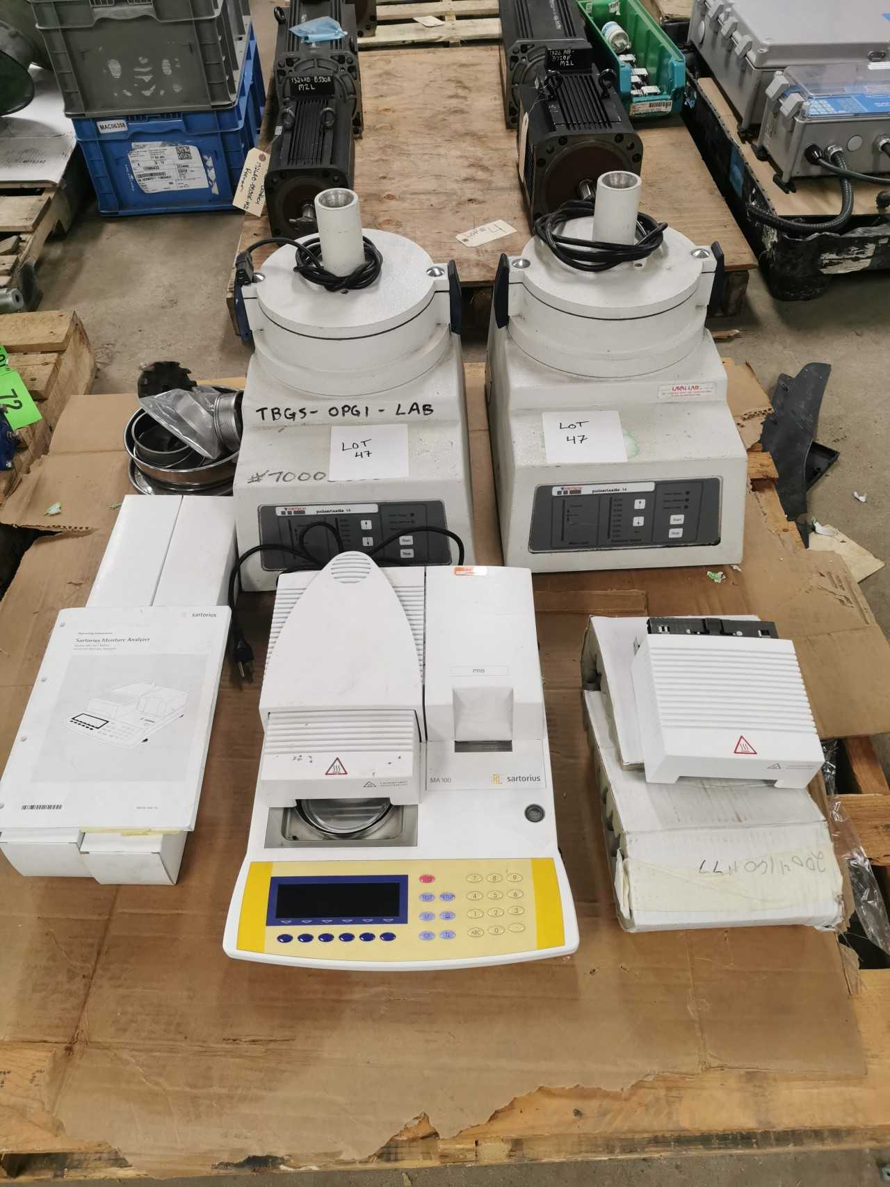 Lot of lab equipment, moisture analyzer, pulverizing mills - LAB & SCIENTIFIC