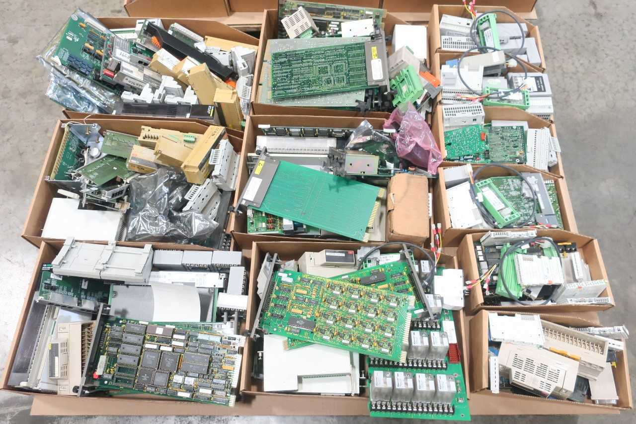 2 PALLETS OF ELECTRICAL CIRCUIT BOARDS, MODULES, POWER SOURCES, AUTOMATIC REVERSE CONTROLLER- MITSUBISHI, MODICON, JOHNSON CONTROLS - AUTOMATION & CONTROLS