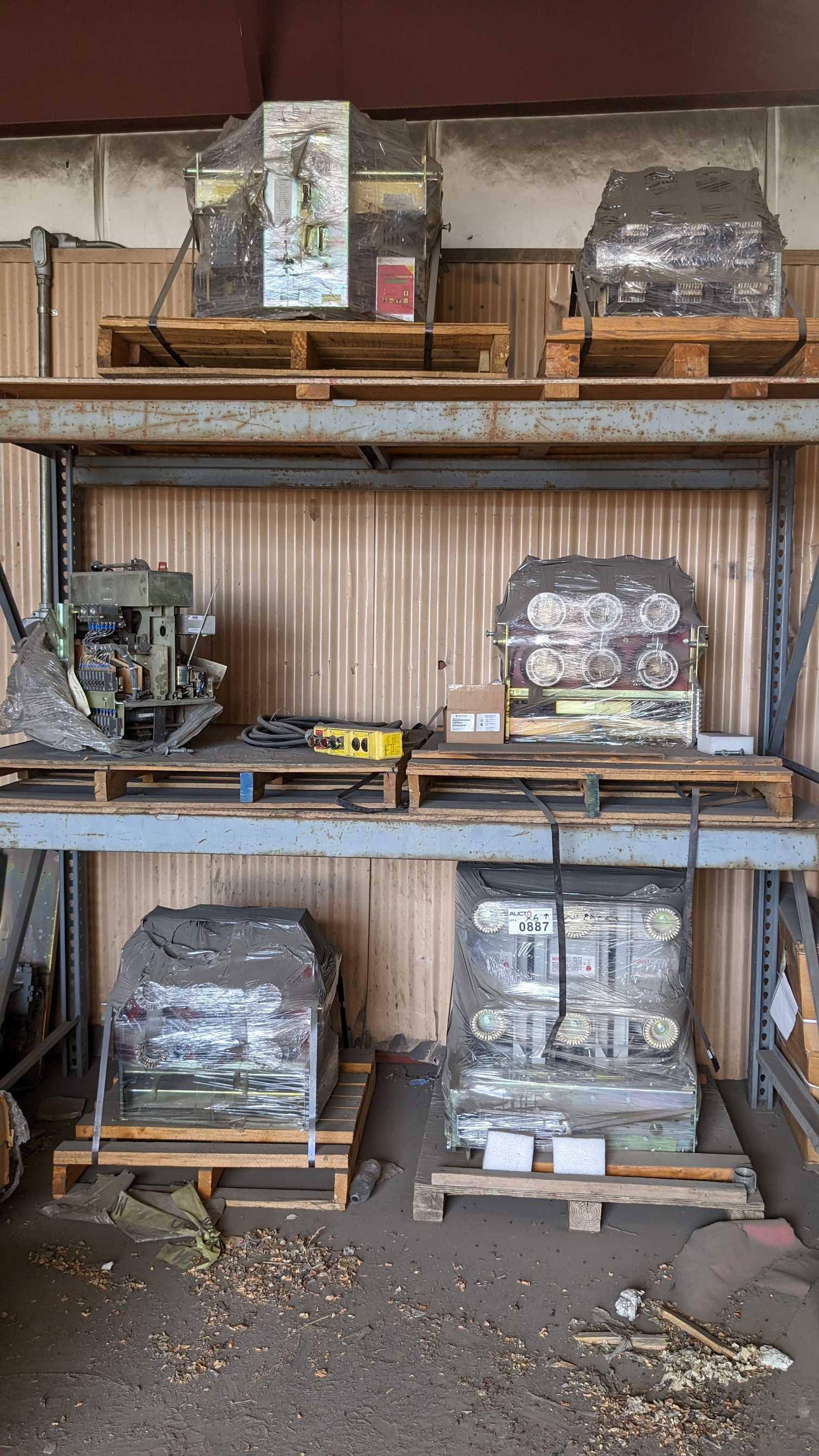 LOT OF SEVEN HIGH VOLTAGE CIRCUIT BREAKERS - CIRCUIT BREAKERS LOT OF SEVEN HIGH VOLTAGE CIRCUIT BREAKERS - CIRCUIT BREAKERS