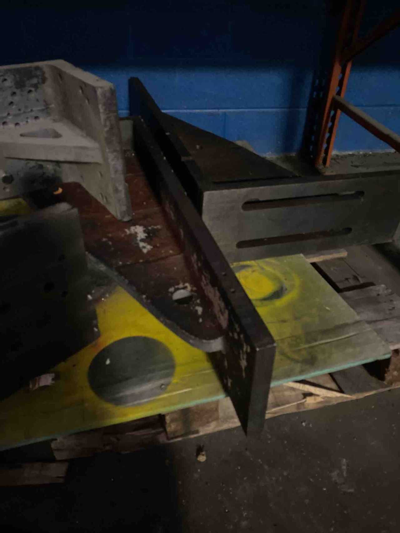 Angle plates - INDUSTRIAL PARTS Angle plates - INDUSTRIAL PARTS