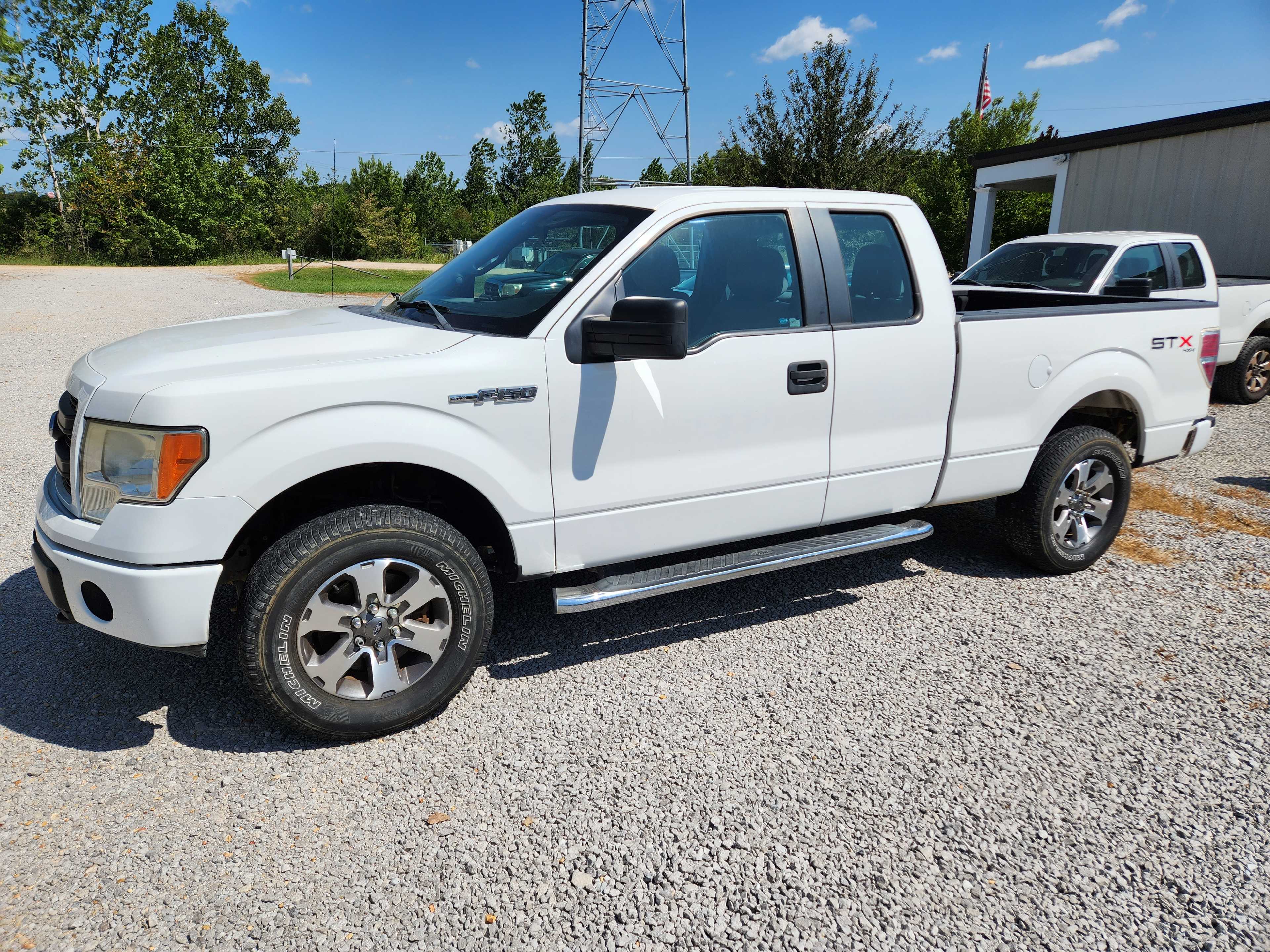 2013 FORD F150 SUPERCAB 4 X 4 - BUSES