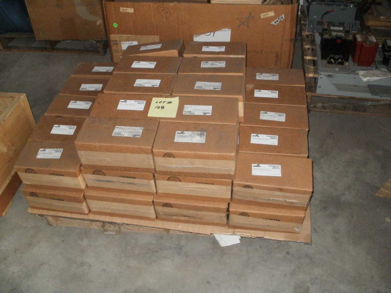 COOPER RECEPTACLE ( 3326695-6ST) QTY. 50 - ELECTRICAL COMPONENTS
