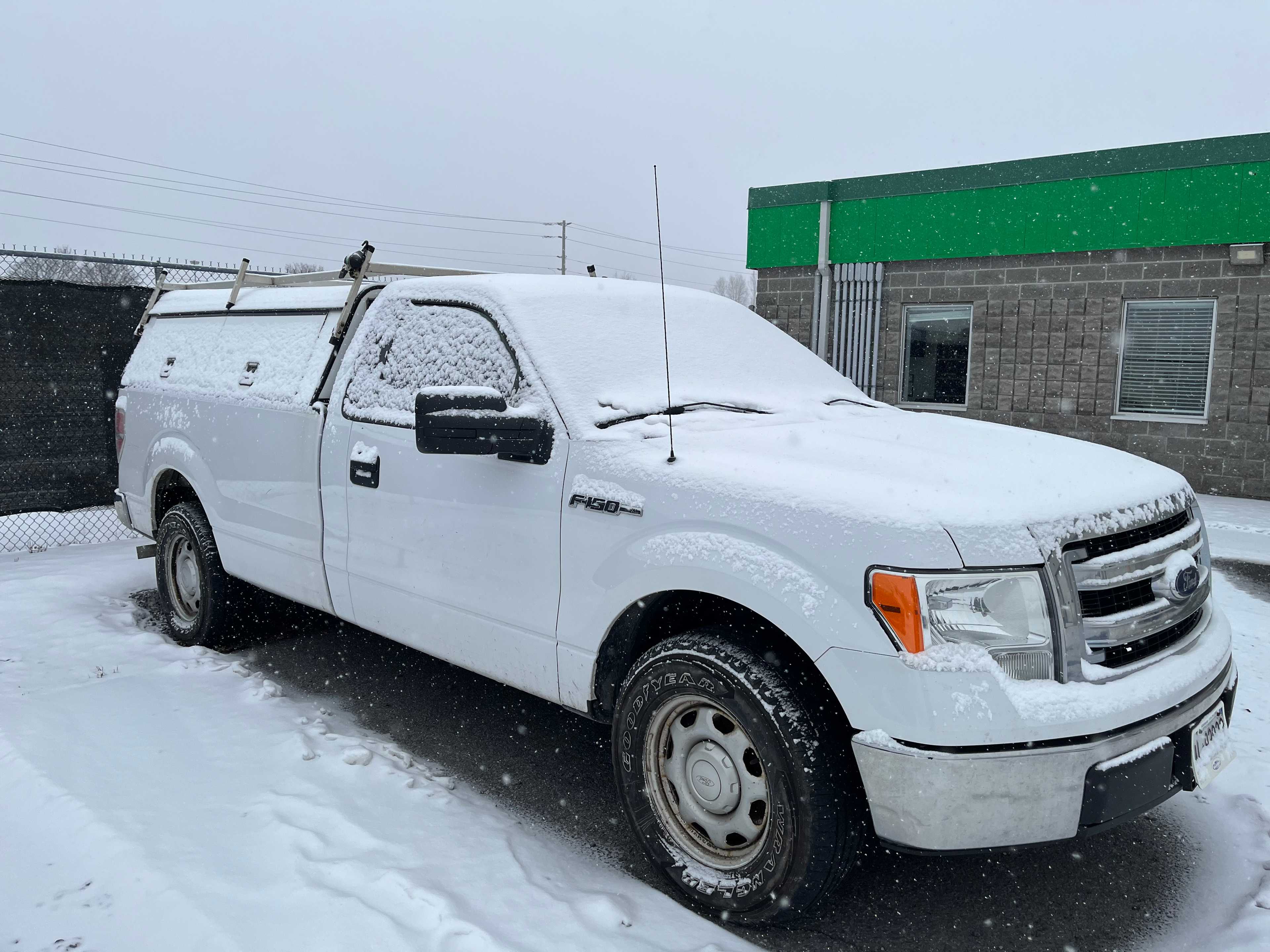 2014 FORD F-150 XLT 4X2 REG. CAB LONG BOX PICKUP TRUCK WITH TOPPER - BUSSES & VANS