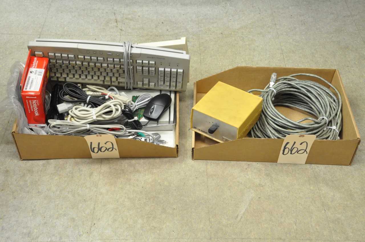 Computer Cords Keyboard ABCDE Data Switch in 2 Boxes - ELECTRICAL COMPONENTS