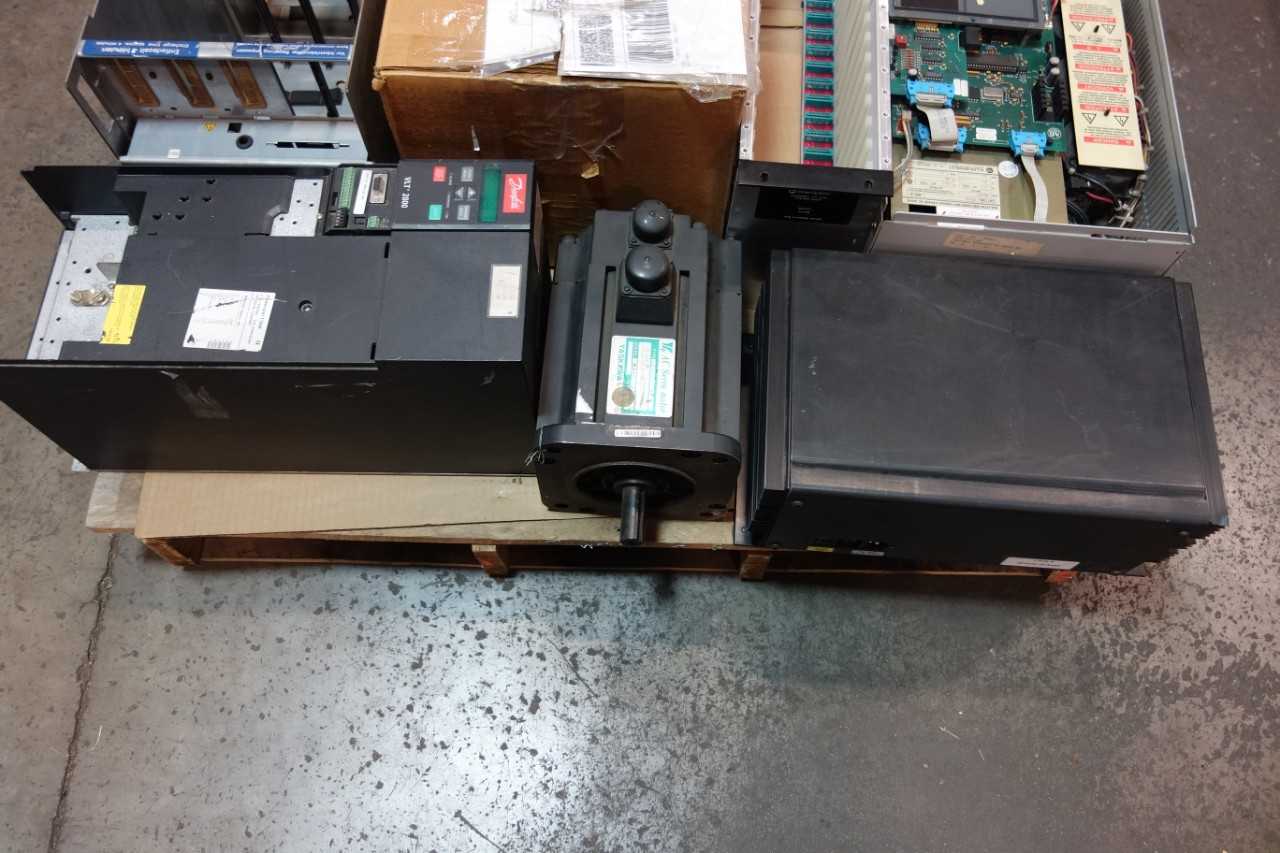 1 PALLET OF ASSORTED ELECTRICAL- SERVO DRIVE, SERVO AMP, MOTOR DRIVE- ABB, ALLEN BRADLEY, SIEMENS - MOTOR DRIVES