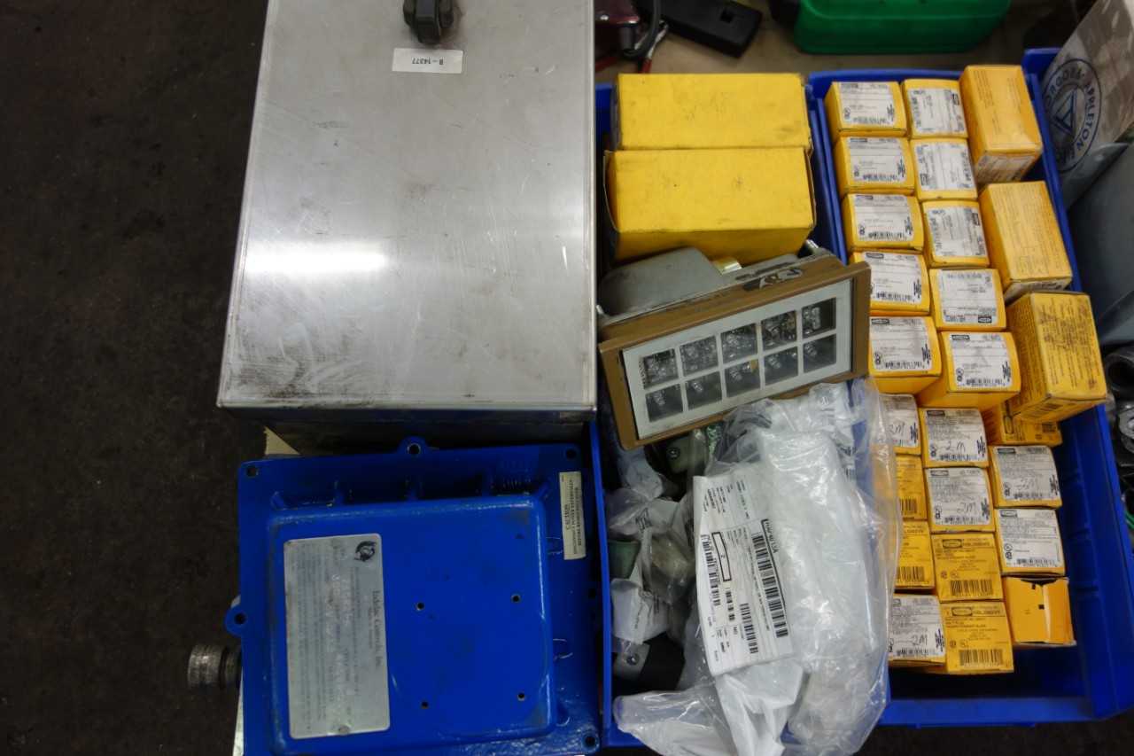 1 PALLET OF ASSORTED TEST EQUIPMENT, PLUGS, TESTER - LAB & SCIENTIFIC