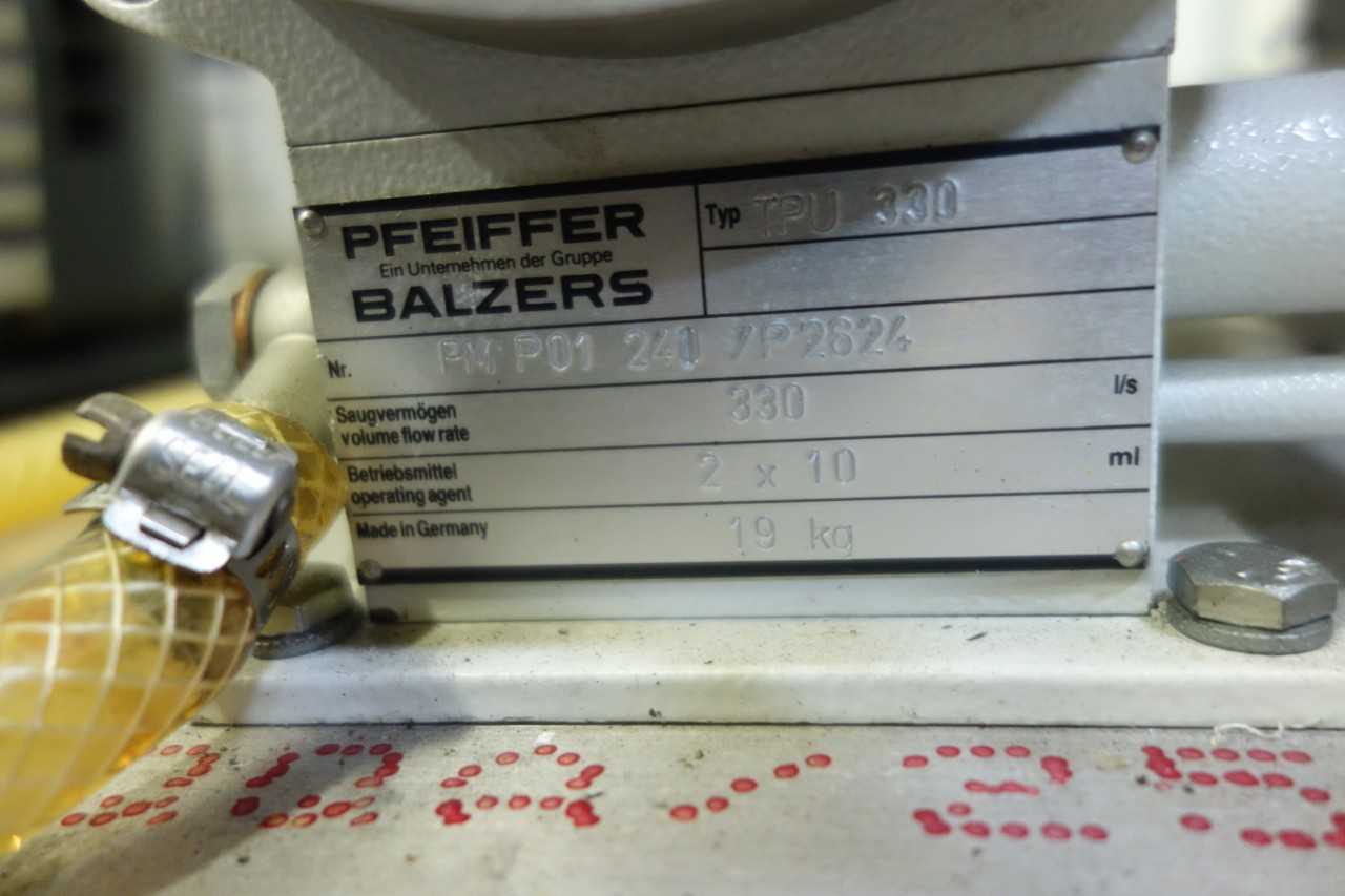 2 PALLETS OF ASSORTED VACUUM PUMPS - VACUUM PUMP