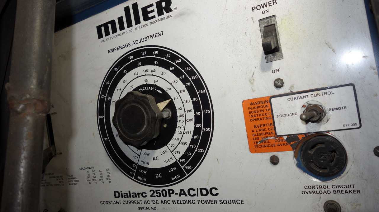 MILLER DIALARC 250P WELDER - WELDING EQUIPMENT