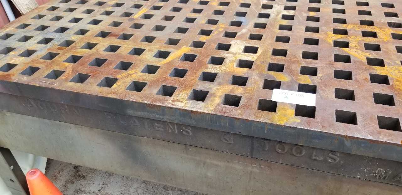 Acorn Welding/Fabrication Table - TOOL STORAGE