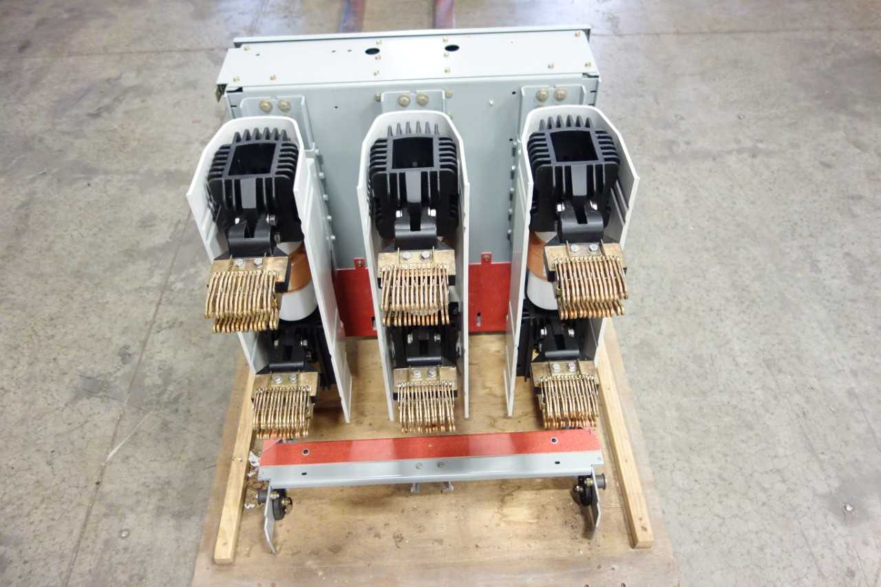 SIEMENS AC HIGH VOLTAGE CIRCUIT BREAKER - CIRCUIT BREAKERS