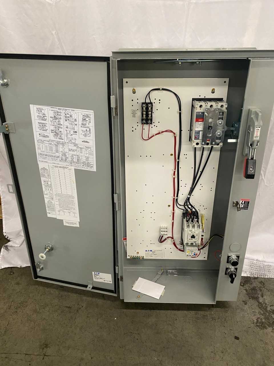 Quantity of 1x ECN5522CAF Electrical Panel/Loadcenter/Switchboards - ELECTRICAL COMPONENTS