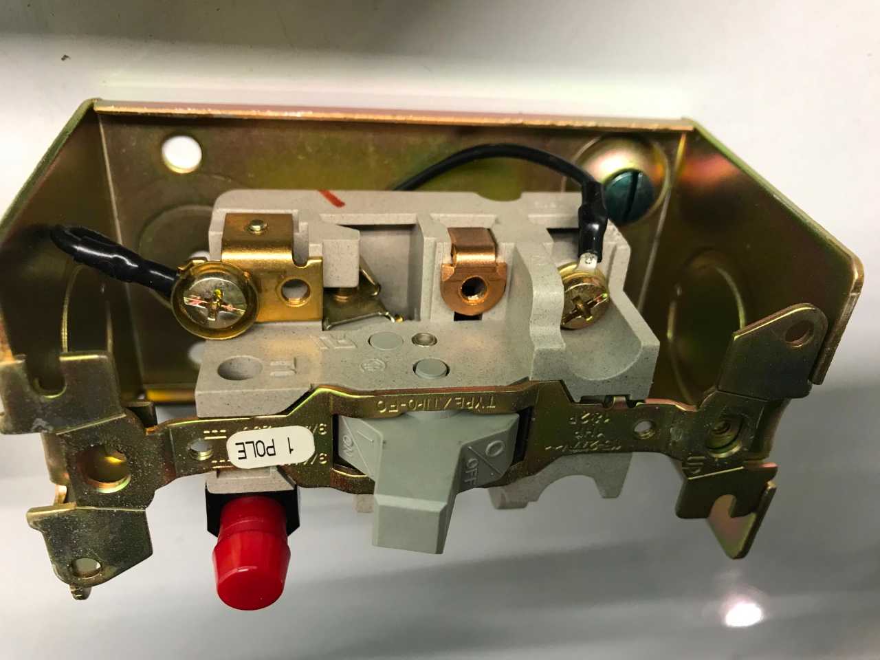 SQUARE D FHP MANUAL STARTERS (QTY 37) - ELECTRICAL COMPONENTS