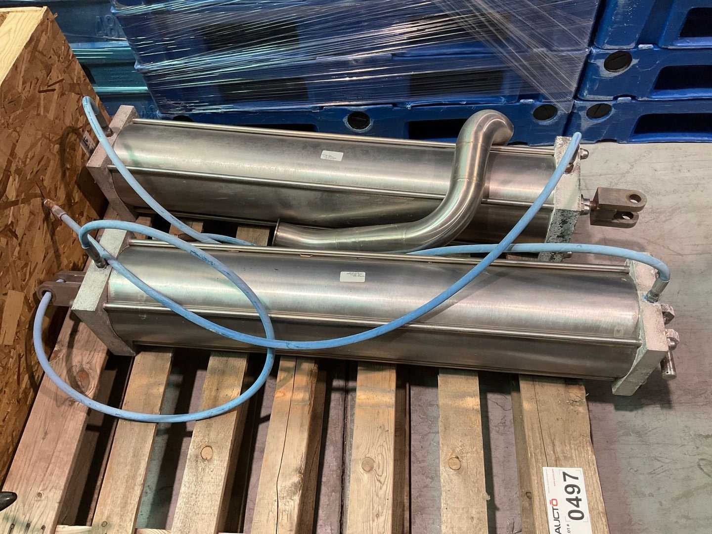 Pallet of 2 Pneumatic Cylinders