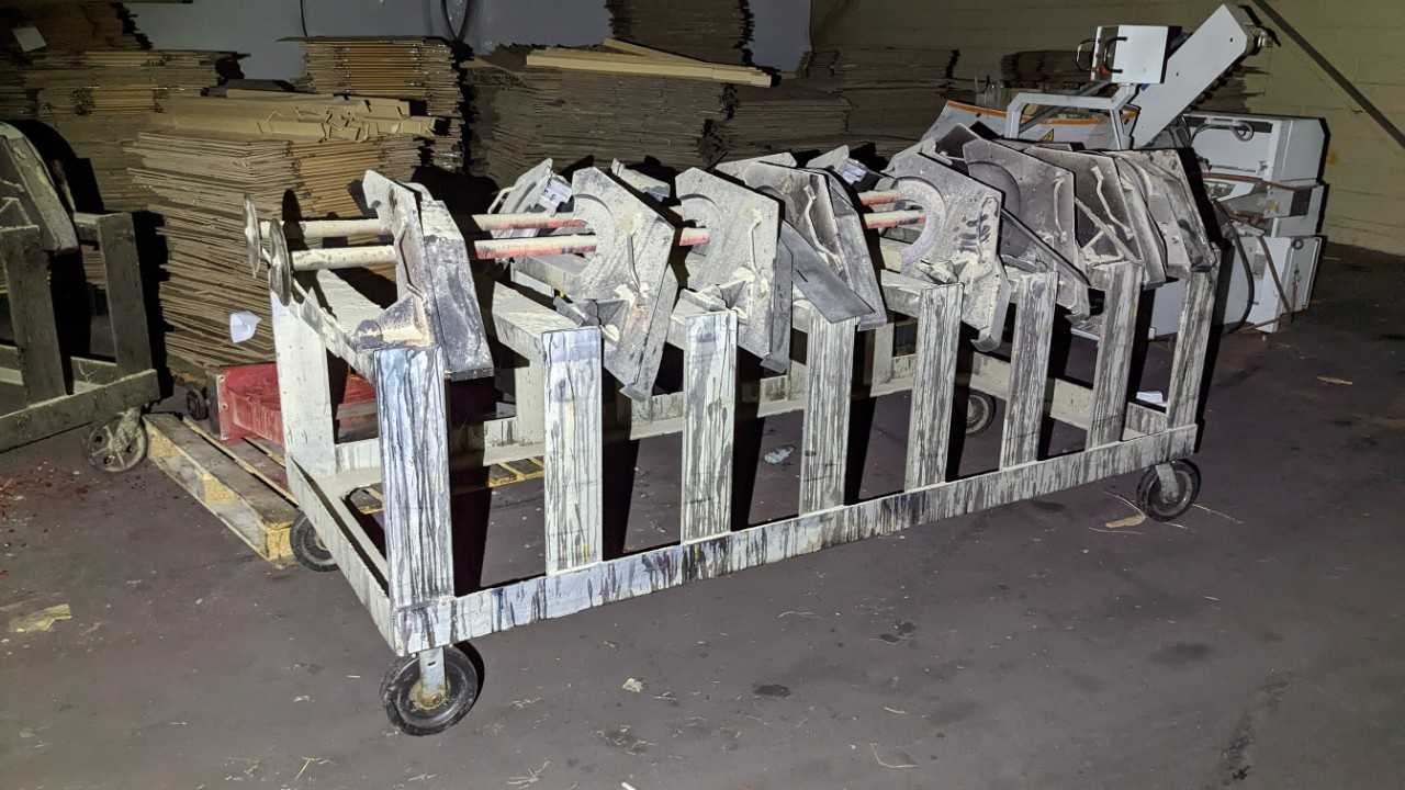 LOT OF 8 ALUMINUM SPLASH CAP CART - ROLLING CARTS