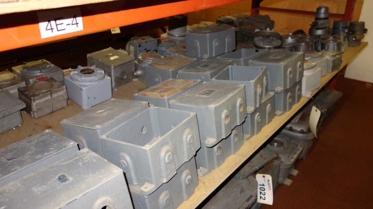 LOT OF ASSORTED ELECTRICAL OUTLET BOXES - ELECTRICAL COMPONENTS