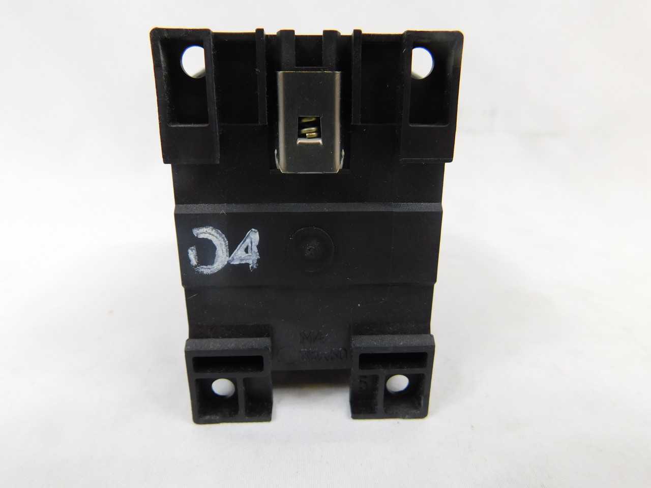 Quantity 100 of Eaton XTCE009B01AD Contactor Non-Reversing 3P 9A 120VDC - CONTACTORS