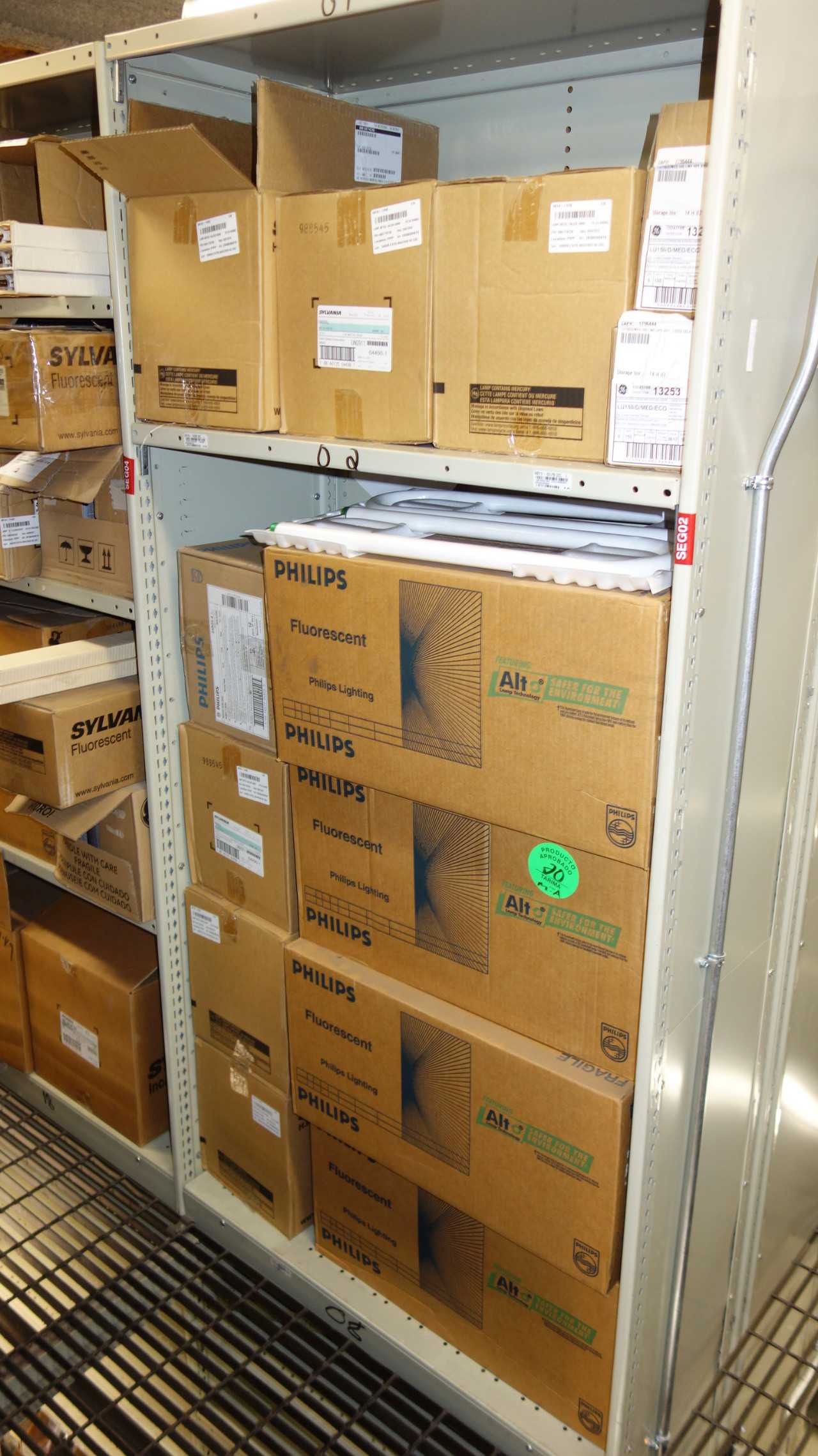 CONTENTS OF 4 SHELF COLUMNS, LIGHT BULBS - LIGHTING