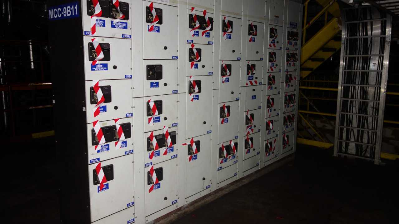 X7 VERTICAL SECTIONS OF WESTINGHOUSE MCC BUCKETS - MOTOR CONTROL CENTERS