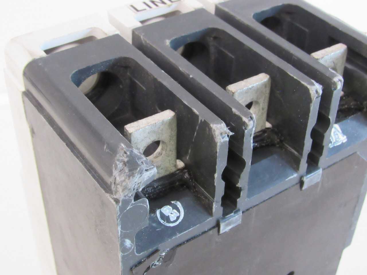 [SALVAGE - FOR PARTS ONLY] Eaton HKD3400F MCCB HKD 3P 400A - CIRCUIT BREAKERS